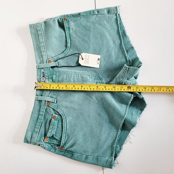 Levi's 501 High Rise Shorts in Dusty Beryl Green 56327-0402 BNWT - Size 30 - Picture 12 of 13